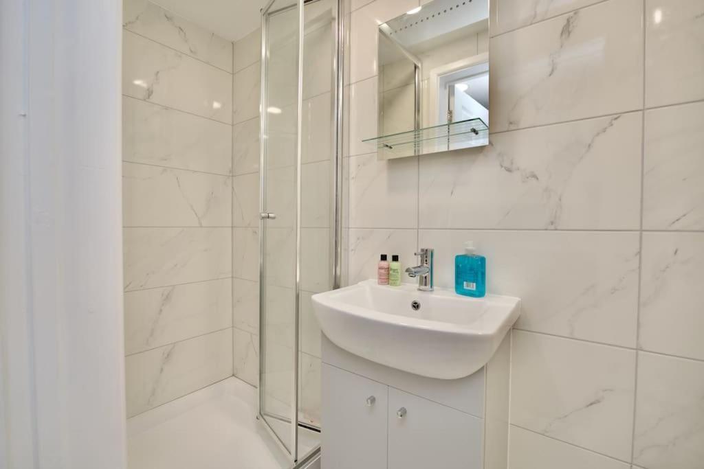 Dane Duplex Studio Four - Stunning Oasis Apartment *